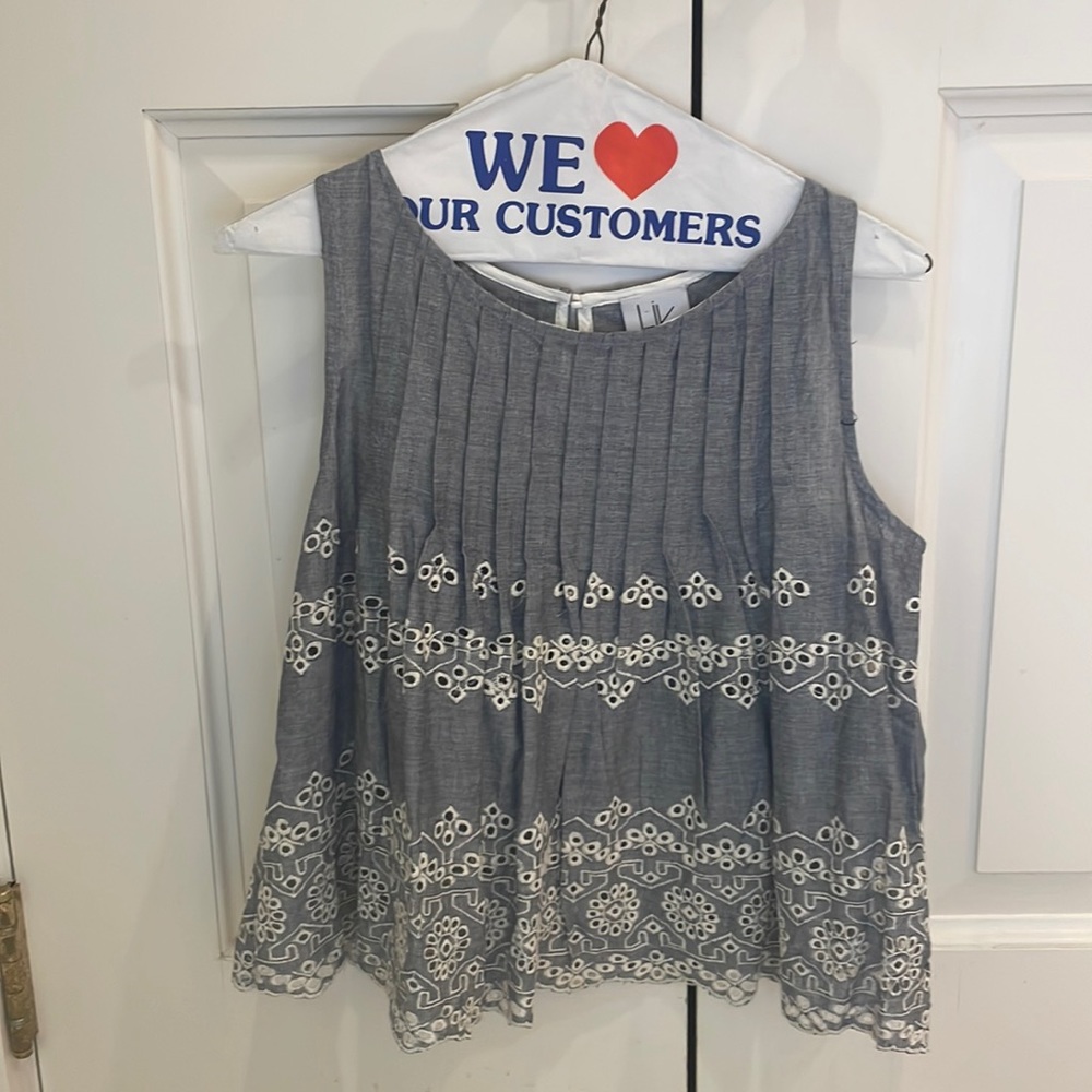 Flowy blue tank with white knitted pattern